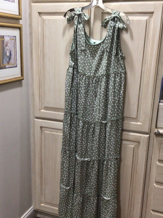 JODIFL Dresses & Skirts - JODIFL Sage Green Leaf-Print Tie-Shoulder Maxi Dress